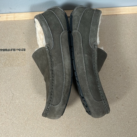 UGG men’s Ascot Slipper size 10 greenish color fleece lining - Picture 12 of 16